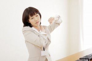 当院の肩こり施術は肩の凝っている所だけでなく、肩に負担をかけている部分の筋肉と骨格を調整するだけでなく、自律神経を調整することで根本改善をしていきます。  また、肩こりになる生活習慣改善のためのストレッチなどもお伝えしていますので、ご自身で予防もできるようになります。